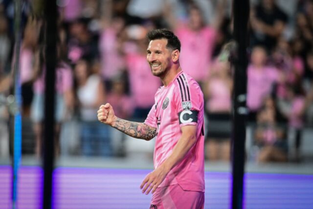 Revelado o enorme salário de Lionel Messi no Inter Miami Inter Miami's Argentine forward #10 Lionel Messi celebrates a goal during a Major League Soccer (MLS) regular season football match between Inter Miami CF and Orlando City SC at NU Stadium in Miami, on May 2, 2026. (Photo by Giorgio Viera / AFP via Getty Images)