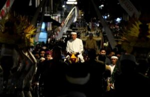 Ribuan Warga Antusias Tonton Kirab Budaya Napak Tilas Padjadjaran, KDM: Ekonomi UMKM Menggeliat Ribuan Warga Antusias Tonton Kirab Budaya Napak Tilas Padjadjaran, KDM: Ekonomi UMKM Menggeliat