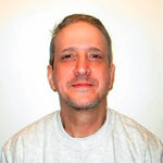 Richard Glossip, de Oklahoma, que quase foi executado três vezes, recebeu fiança enquanto aguardava novo julgamento