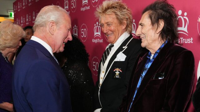 Rod Stewart elogia o rei Charles por colocar 'aquele pequeno saco de ratos' Trump 'em seu lugar'
