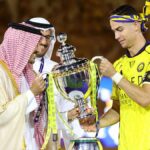 Cristiano Ronaldo, do Al Nassr, comemora o quarto gol de seu time durante a partida da Saudi Pro League entre Al Nassr e Damac