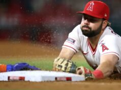 Ronny Mauricio fratura o polegar esquerdo e segue para o IL Nolan Schanuel mergulha para o primeiro lugar depois que Ronny Mauricio mergulha com segurança na base para uma rebatida interna na sétima entrada da derrota do Mets por 4-3 e 10 entradas para os Angels em 2 de maio de 2026 em Anaheim, Califórnia. Infelizmente para o Mets, Mauricio fraturou o polegar esquerdo e está indo para o IL.