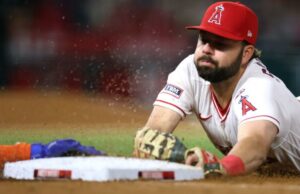 Ronny Mauricio fratura o polegar esquerdo e segue para o IL Nolan Schanuel mergulha para o primeiro lugar depois que Ronny Mauricio mergulha com segurança na base para uma rebatida interna na sétima entrada da derrota do Mets por 4-3 e 10 entradas para os Angels em 2 de maio de 2026 em Anaheim, Califórnia. Infelizmente para o Mets, Mauricio fraturou o polegar esquerdo e está indo para o IL.