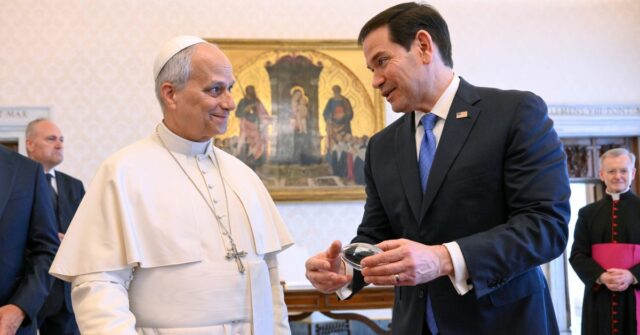 Rubio conserta cercas em Roma após insultos ao Papa de Trump
