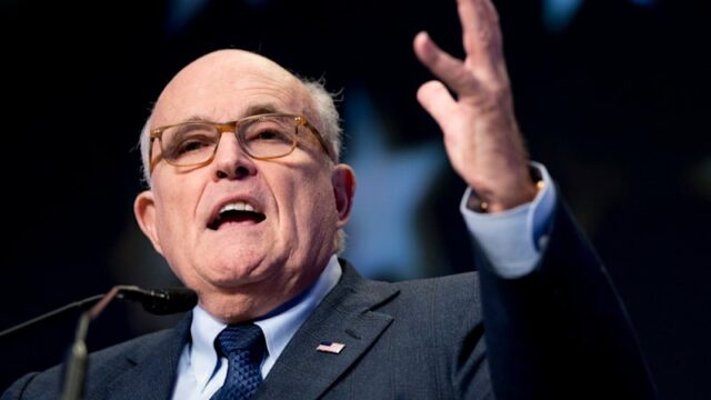 O ex-prefeito de Nova York, Rudy Giuliani, liderou a resposta da cidade aos ataques terroristas de 11 de setembro de 2001. 