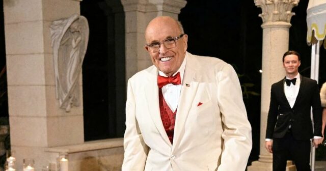 Promo Jimmy Kimmel brincou sobre Rudy Giuliani saindo do túmulo dias antes da hospitalização