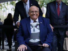 Rudy Giuliani ‘alerta e falando’ enquanto luta contra o diagnóstico sombrio que o deixou hospitalizado Rudy Giuliani no memorial do 11 de setembro em setembro