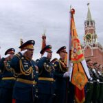 Rússia reduzida realiza desfile do Dia da Vitória
