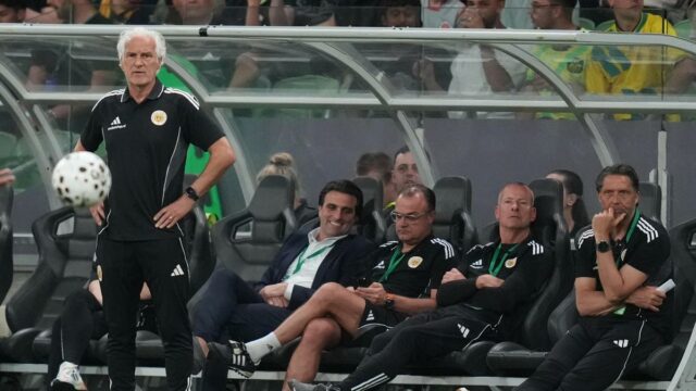 Rutten deixa o cargo de técnico de Curaçao enquanto circulam Rutten deixa o cargo de técnico de Curaçao enquanto circulam rumores sobre o retorno de Advocaat antes da Copa do Mundo FIFA de 2026