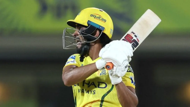 Ruturaj apresenta forte desempenho de rebatidas; CSK atinge 92 corridas em 10 saldos
