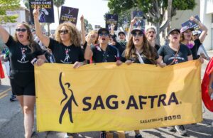 SAG-AFTRA chega a um acordo provisório com os estúdios SAG-AFTRA chega a um acordo provisório com os estúdios