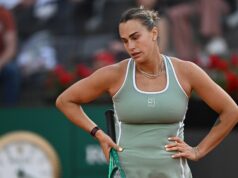 Sabalenka fora do Aberto da Itália em meio a preocupações com lesões em Roland Garros Sorana Cirstea da Romênia comemora após vencer Aryna Sabalenka da Bielo-Rússia durante o torneio de tênis WTA Rome Open no Foro Italico em Roma em 9 de maio de 2026. (Foto de Tiziana FABI / AFP)