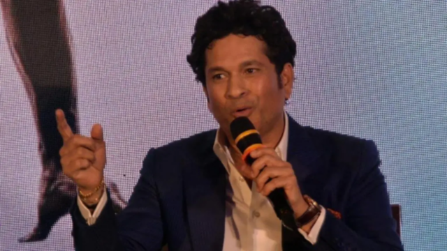 Sachin Tendulkar pede aos jovens jogadores de críquete que evitem usar 'atalhos'
