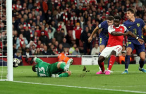 Saka encerra a espera de 20 anos do Arsenal para chegar à final da Liga dos Campeões Saka encerra a espera de 20 anos do Arsenal para chegar à final da Liga dos Campeões