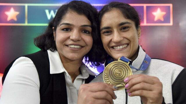 Sakhi Malik pede ao primeiro-ministro e ao ministro dos Esportes que permitam que Vinesh Phogat realize testes nos Jogos Asiáticos
