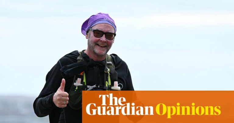 Se você quiser correr sua primeira maratona aos 50 anos, ajuda ser perseguido por zumbis
