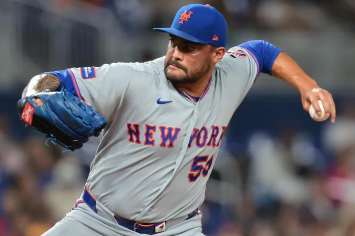 Sean Manaea faz um arremesso durante a derrota do Mets para os Marlins em 22 de maio de 2026 em Miami.