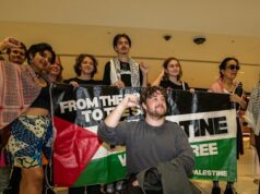 Seis detidos da flotilha australiana de Gaza libertados por Israel O membro da flotilha australiana Ethan Floyd (frente) no início de abril, antes de deixar Sydney com destino à Itália.