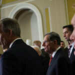 Senado abandona ICE de Trump, projeto de lei de financiamento fronteiriço para férias antecipadas; Thune admite que o endosso de Paxton desempenhou um papel