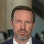 Senador Democrata Murphy: Devemos acabar com o bloqueio e a guerra, 'Espero' que outros sejam reabertos no Estreito