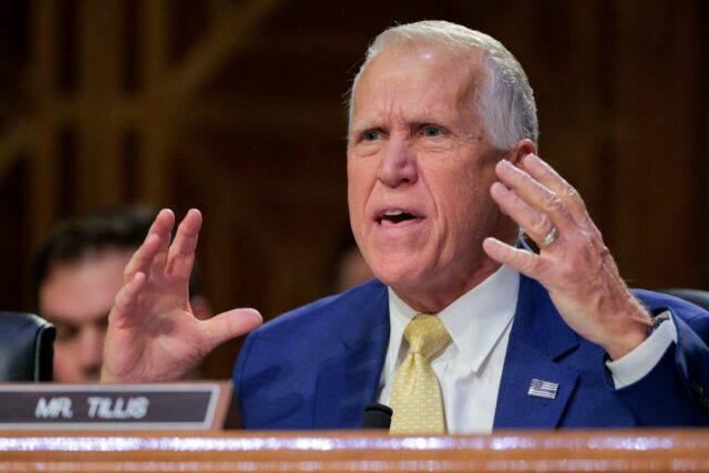 Senador republicano critica 'processo vingativo' de James Comey por Trump Admin
