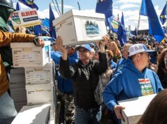 Separatistas de Alberta dizem ter assinaturas suficientes para um referendo sobre a saída do Canadá Separatistas de Alberta dizem ter assinaturas suficientes para um referendo sobre a saída do Canadá