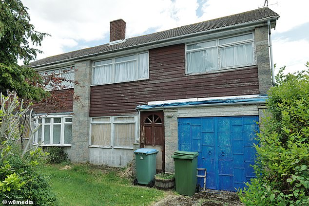 Será esta a casa mais solitária da Grã-Bretanha? O semi Esta propriedade na Avenida Scafell, em Fareham, está vazia há mais de seis décadas