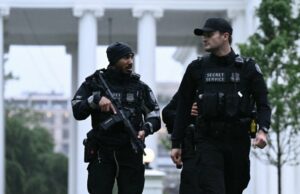Serviço secreto responde quando duas pessoas são baleadas perto da Casa Branca GettyImages-2272590263 Novo vídeo de filmagem WHCD mostra o momento em que as fotos foram disparadas