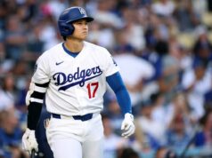 Shohei Ohtani é o melhor e o pior jogador atualmente nos Dodgers HOUSTON, TEXAS - MAY 06: Shohei Ohtani #17 of the Los Angeles Dodgers stands on deck in the third inning against the Houston Astros at Daikin Park on May 06, 2026 in Houston, Texas. (Photo by Tim Warner/Getty Images)