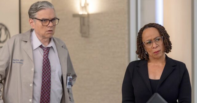 Chicago Med Showrunner provoca o destino de Goodwin, Ripley e o futuro de Lenox após a bomba final da 11ª temporada