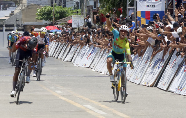 Ryan Tugawin comemora na finalização. 
