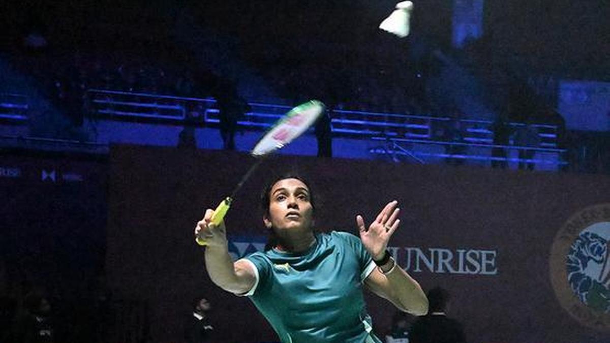 Sindhu surpreende o quinto cabeça-de-chave Wardani para avançar no Aberto de Cingapura; Progresso da dupla Satwik-Chirag