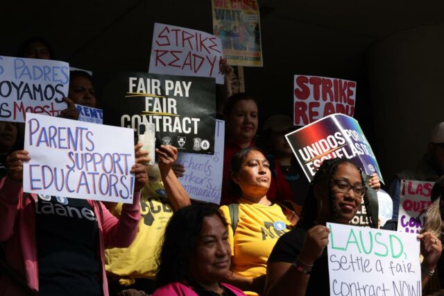 Sindicato de professores de Los Angeles tenta, mas não consegue Sindicato de professores de Los Angeles tenta, mas não consegue defender professores acusados de abuso