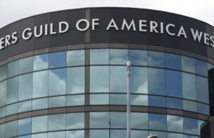 Sindicato dos funcionários do Writers Guild chega a acordo e encerra greve após quase três meses Sindicato dos funcionários do Writers Guild chega a acordo e encerra greve após quase três meses