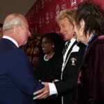 O rei enfrentou um momento complicado em sua segunda escalação da noite, quando Sir Rod Stewart levantou a questão de sua recente viagem aos Estados Unidos, dizendo ao monarca do presidente Trump: ‘Você colocou aquele pequeno rato no lugar dele’.