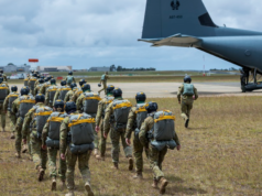 Soldado australiano morre enquanto completava curso de treinamento de paraquedismo Soldado australiano morre enquanto completava curso de treinamento de paraquedismo