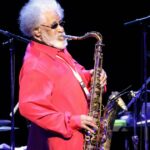 Sonny Rollins, saxofonista pioneiro do jazz, morre aos 95 anos