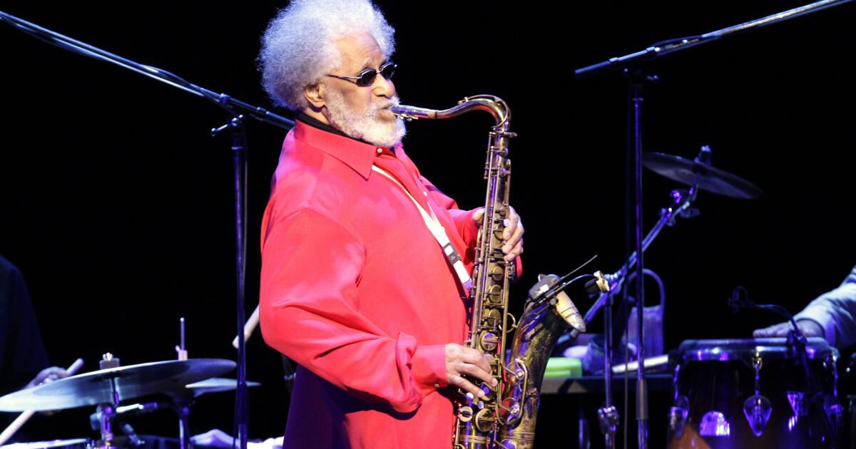 Sonny Rollins, saxofonista pioneiro do jazz, morre aos 95 anos