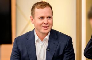 Spencer Pratt chama Karen Bass e Nithya Raman de ‘entidades demoníacas’ e diz que Deus quer que ele seja prefeito de Los Angeles Spencer Pratt chama Karen Bass e Nithya Raman de 'entidades demoníacas' e diz que Deus quer que ele seja prefeito de Los Angeles