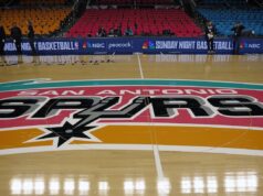 Spurs prevê adicionar a segunda estrela da UConn ao elenco no Draft da NBA de 2026 View of San Antonio Spurs court before game against Portland Trail Blazers