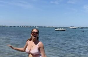 Stacey Solomon impressiona com um biquíni rosa enquanto brinca no mar durante uma luxuosa viagem a Miami Stacey Solomon, 36, impressionou com um biquíni rosa e shorts combinando enquanto brincava no mar durante uma luxuosa escapadela em Miami no sábado.