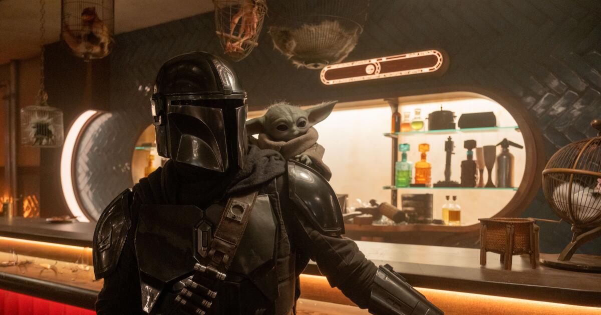 'Star Wars' volta aos cinemas por meio de uma dupla improvável em 'The Mandalorian and Grogu'