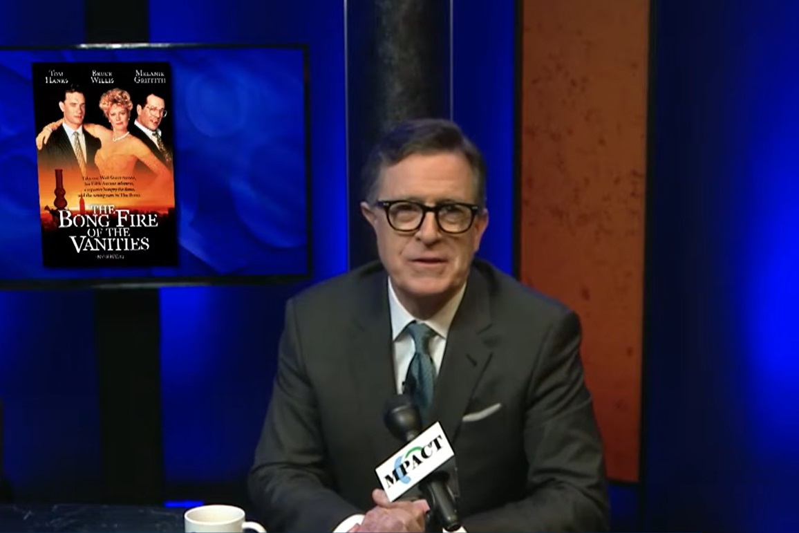 Stephen Colbert retorna à TV no acesso público de Michigan, um dia após o cancelamento do 'Late Show'