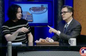 Stephen Colbert segue o final da CBS 24 horas depois com Hilarious Hour of Michigan Public Access TV, apresentando Jack White, Jeff Daniels, Eminem, Steve Buscemi e Byron Allen Stephen Colbert segue o final da CBS 24 horas depois com Hilarious Hour of Michigan Public Access TV, apresentando Jack White, Jeff Daniels, Eminem, Steve Buscemi e Byron Allen