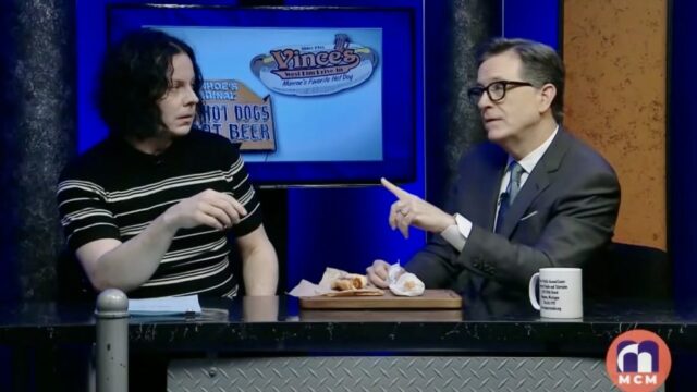 Stephen Colbert segue o final da CBS 24 horas depois Stephen Colbert segue o final da CBS 24 horas depois com Hilarious Hour of Michigan Public Access TV, apresentando Jack White, Jeff Daniels, Eminem, Steve Buscemi e Byron Allen