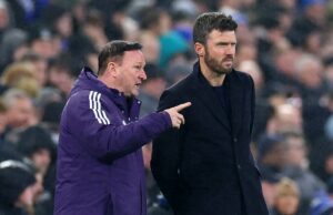 Steve Holland e Michael Carrick devem focar ‘discretamente’ na maior prioridade do Man Utd, afirma Sam Allardyce Steve Holland e Michael Carrick devem focar 'discretamente' na maior prioridade do Man Utd, afirma Sam Allardyce