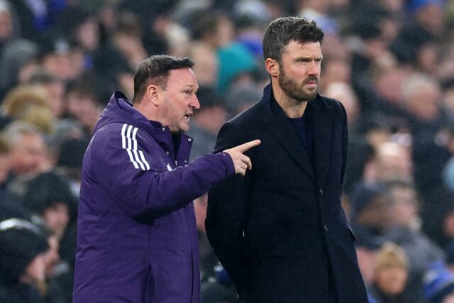 Steve Holland e Michael Carrick devem focar 'discretamente' na maior Steve Holland e Michael Carrick devem focar 'discretamente' na maior prioridade do Man Utd, afirma Sam Allardyce
