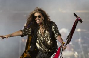 Steven Tyler vai a julgamento, após acusações de agressão sexual infantil Steven Tyler vai a julgamento, após acusações de agressão sexual infantil