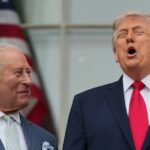 O rei Charles da Grã-Bretanha com o presidente dos EUA, Donald Trump, no gramado sul da Casa Branca durante sua visita na semana passada.