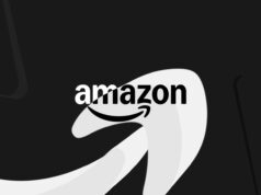 Sua barra de pesquisa da Amazon agora é apenas uma caixa de bate-papo Alexa + disfarçada Uma pessoa usando um dispositivo Amazon mostrando Alexa+